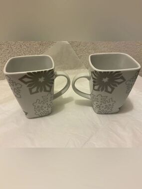 Food Network Gray and White Snowflake Ceramic Mug Set 2